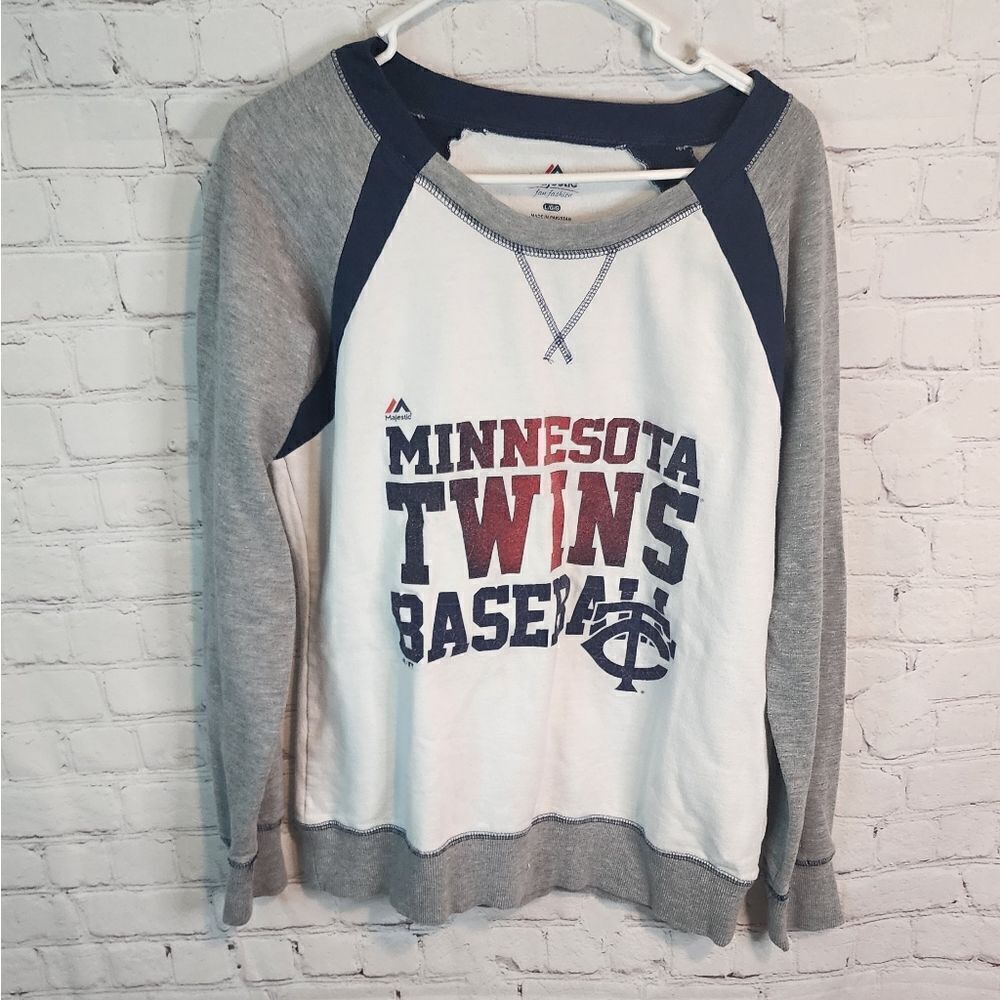 Men's Majestic "Minnesota Twins" sweater, size Large
